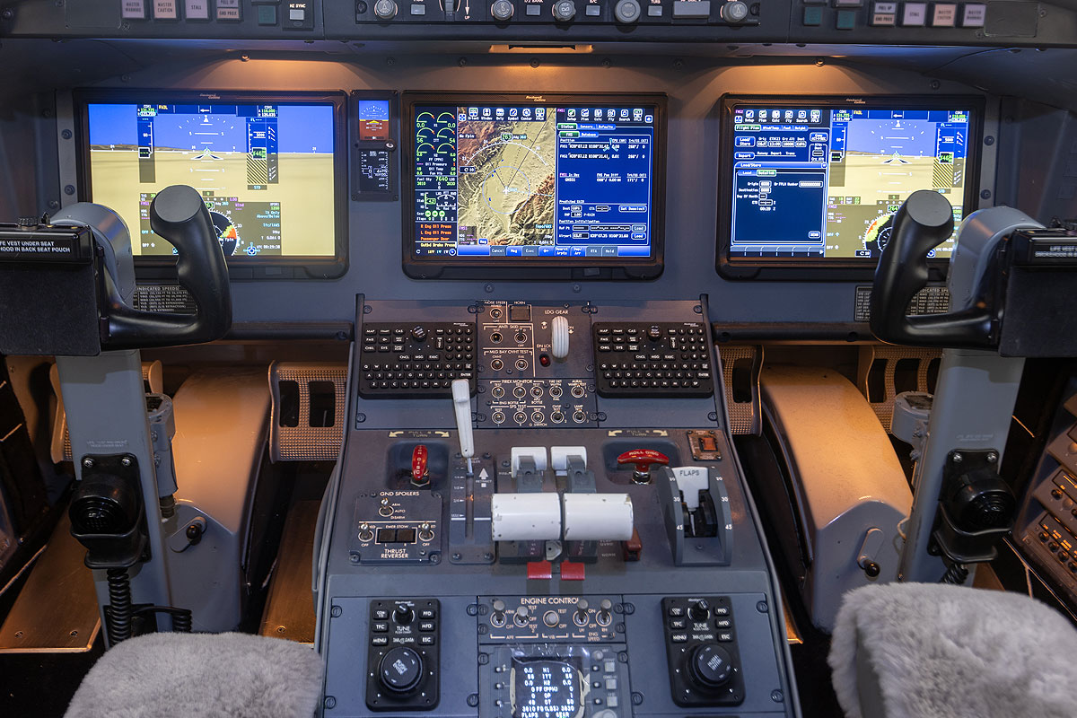 Challenger 604